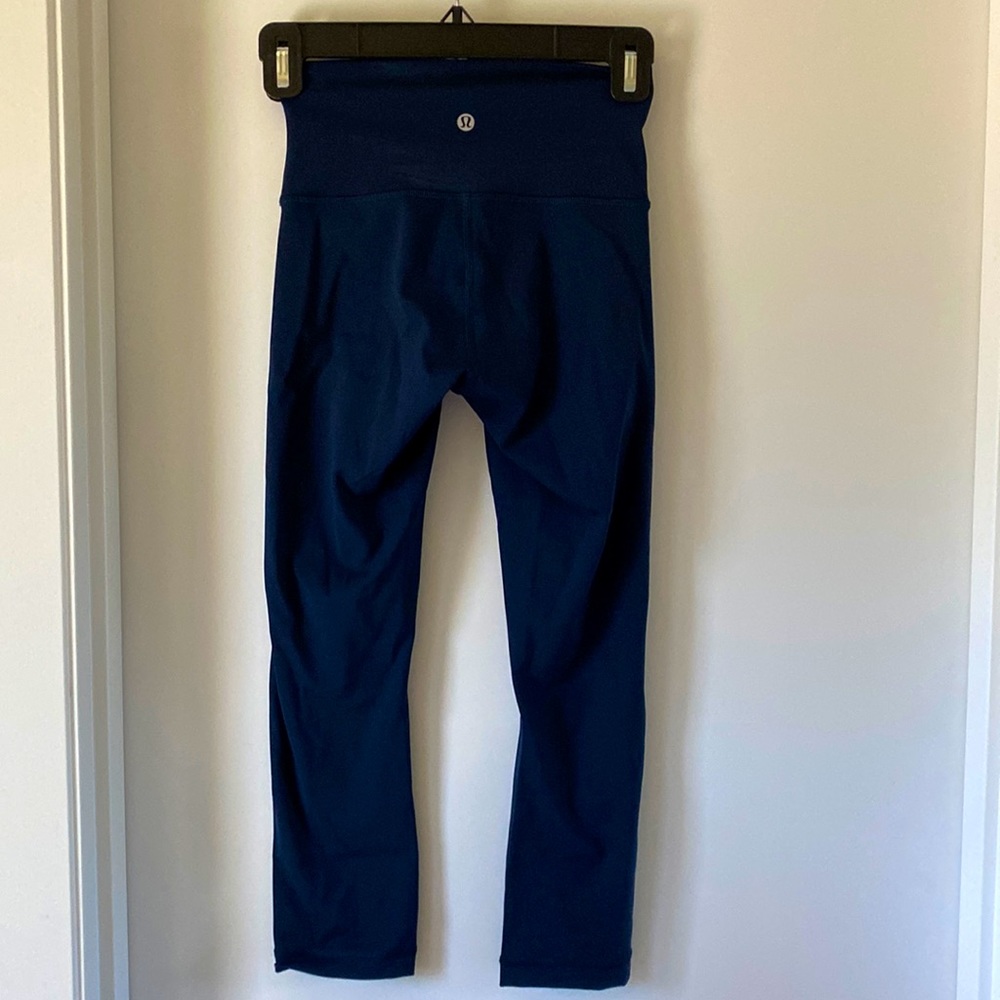 Lululemon navy blue capris